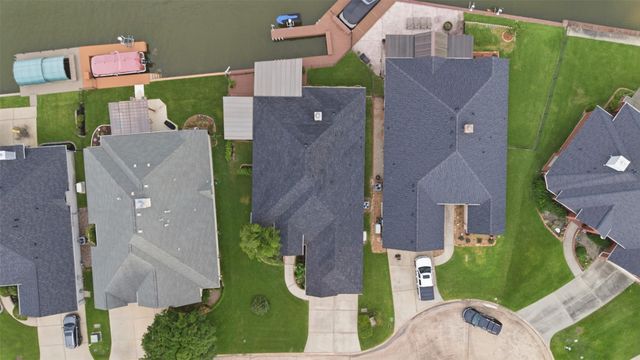 13681 Lakeside Place Drive, Willis, TX 77318