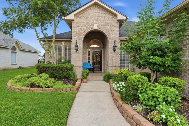 13681 Lakeside Place Drive, Willis, TX 77318