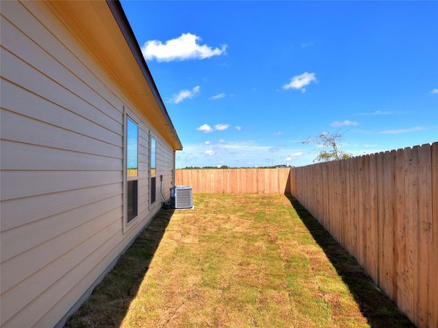 517 Jack Rabbit LN B, Buda, TX 78610