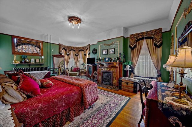 3209 W Wells STREET, Milwaukee, WI 53208