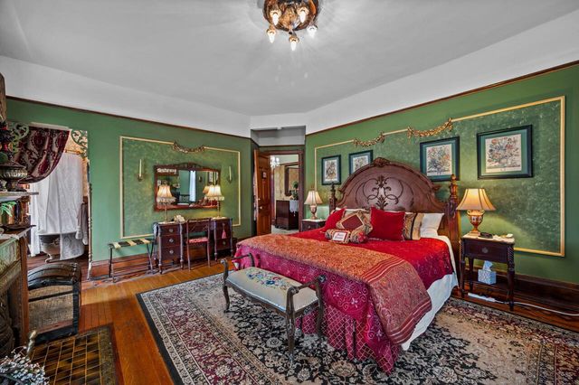 3209 W Wells STREET, Milwaukee, WI 53208