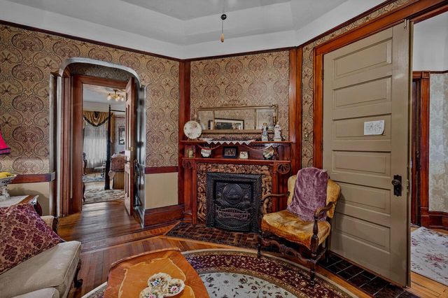 3209 W Wells STREET, Milwaukee, WI 53208