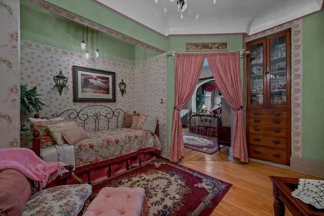 3209 W Wells STREET, Milwaukee, WI 53208
