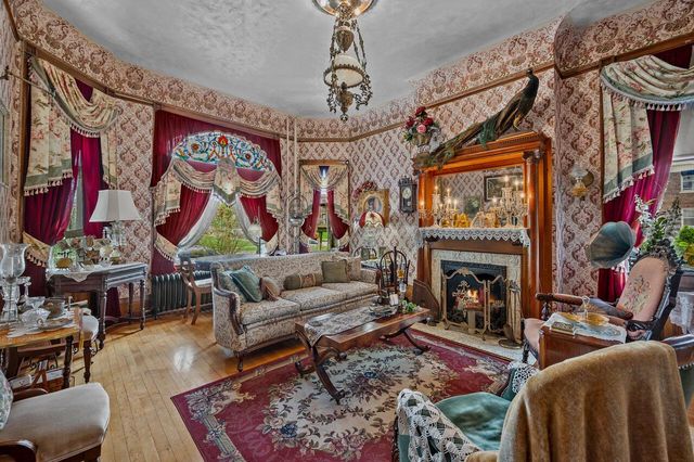 3209 W Wells STREET, Milwaukee, WI 53208