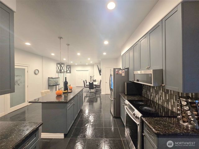 13711 Vickery Avenue E, Tacoma, WA 98446