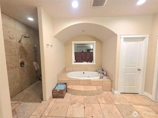 13711 Vickery Avenue E, Tacoma, WA 98446