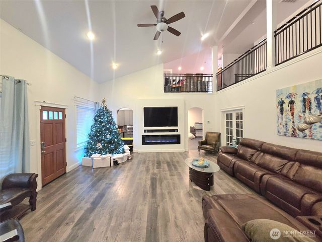 13711 Vickery Avenue E, Tacoma, WA 98446