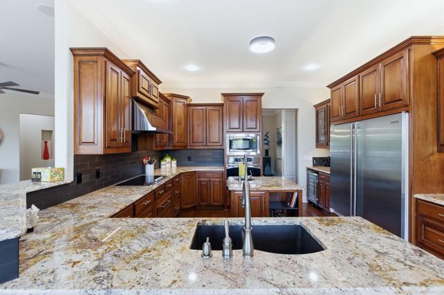 1 Levantino Place, Hot Springs Village, AR 71909