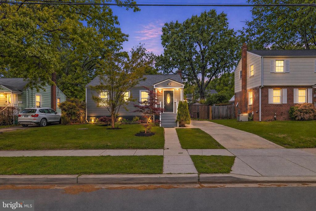 9728 53RD AVE, College Park, MD 20740