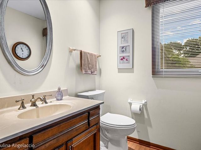990 Burridge Court, Libertyville, IL 60048