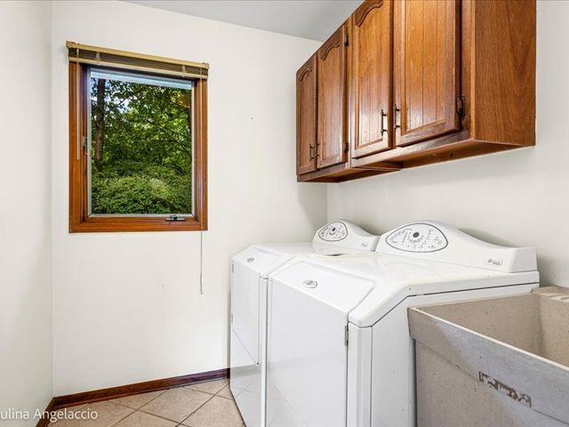 990 Burridge Court, Libertyville, IL 60048