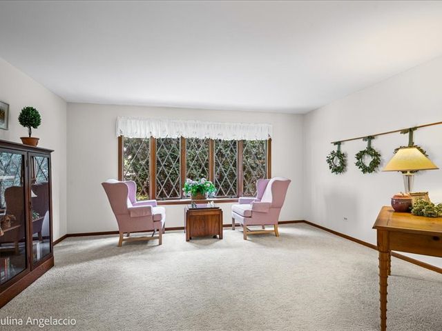 990 Burridge Court, Libertyville, IL 60048