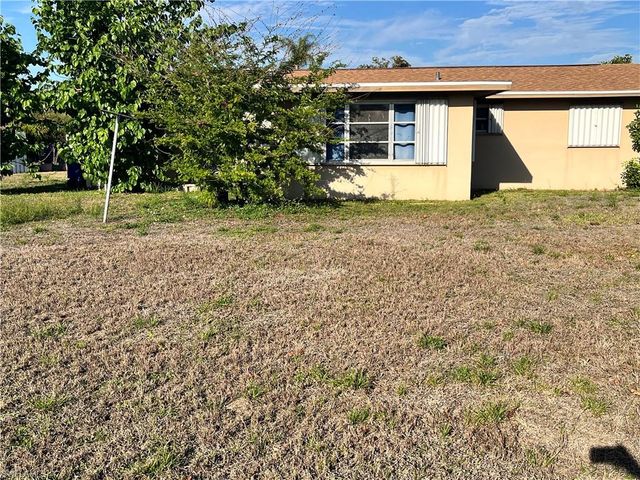 1515 Medford PL, Lehigh Acres, FL 33936