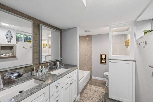 1601 E 82nd Street, Bloomington, MN 55425