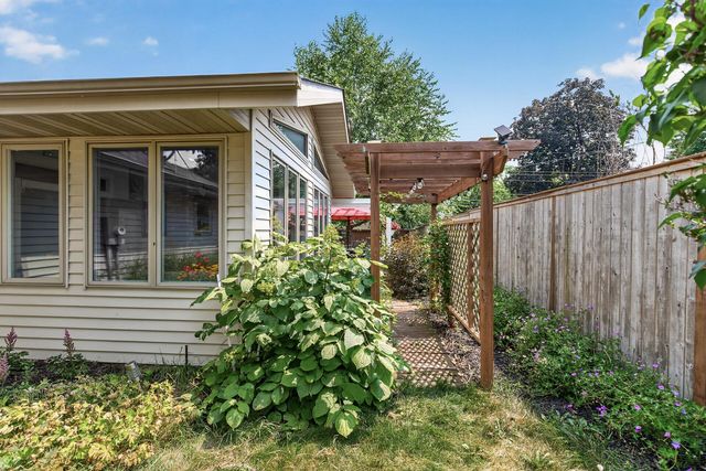 1601 E 82nd Street, Bloomington, MN 55425