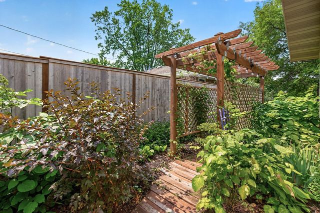1601 E 82nd Street, Bloomington, MN 55425