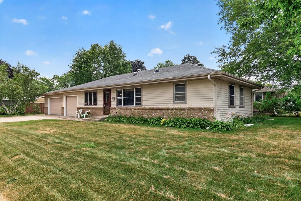 1601 E 82nd Street, Bloomington, MN 55425