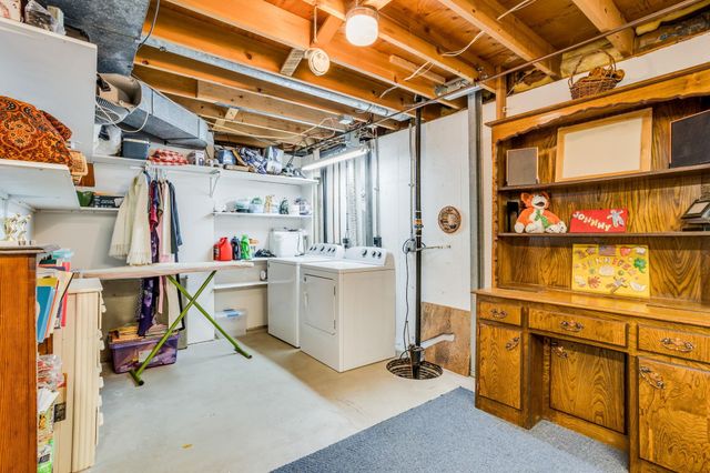 111 E Derby Hills Dr, Derby, KS 67037