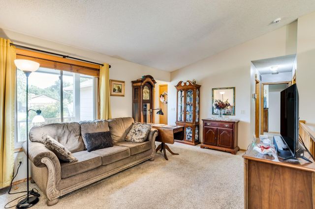 111 E Derby Hills Dr, Derby, KS 67037