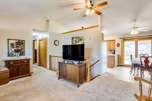 111 E Derby Hills Dr, Derby, KS 67037
