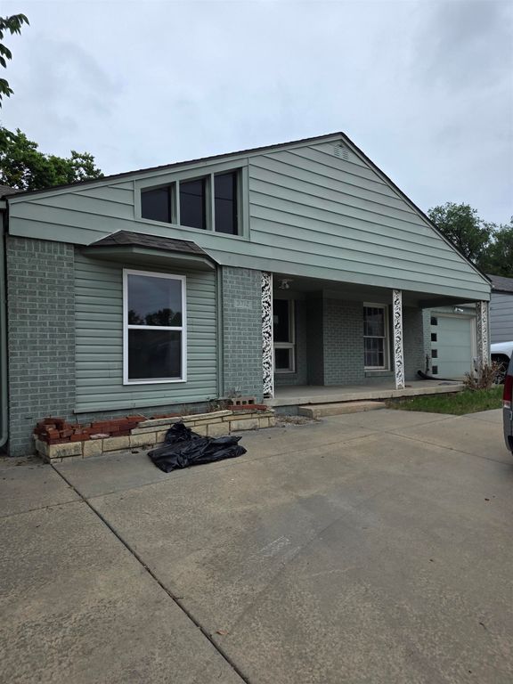 3712 E 13th St N, Wichita, KS 67208