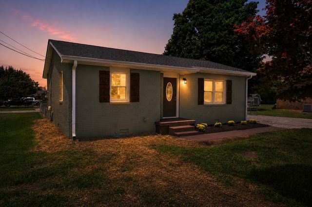 201 10th Ave, N, Decherd, TN 37324
