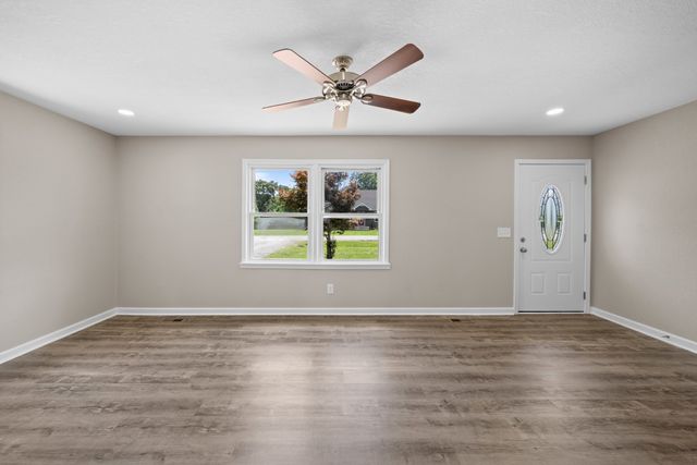 201 10th Ave, N, Decherd, TN 37324