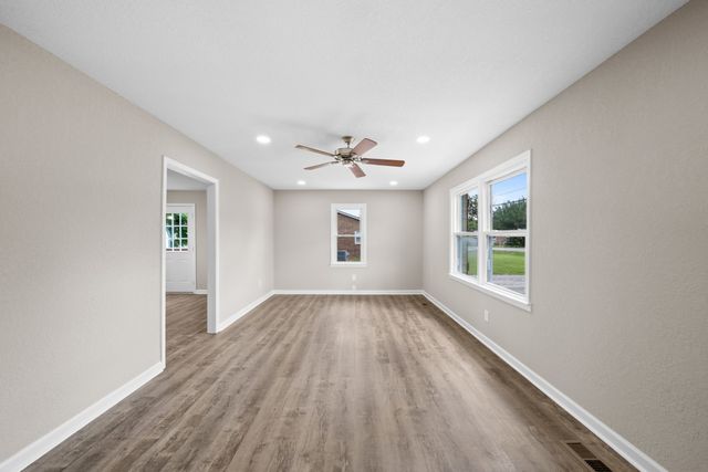 201 10th Ave, N, Decherd, TN 37324