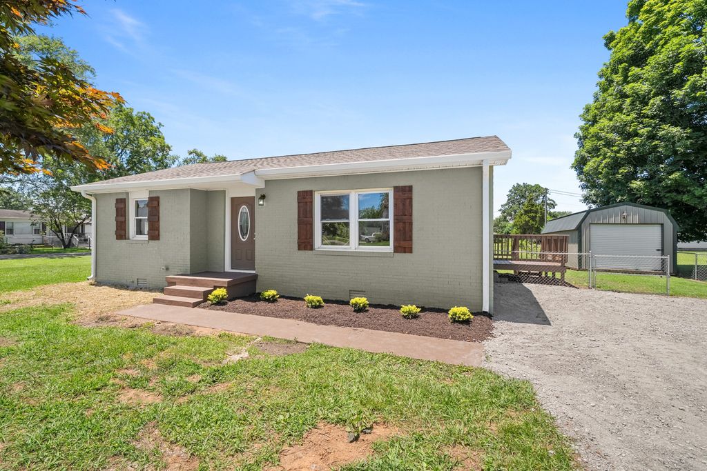 201 10th Ave, N, Decherd, TN 37324