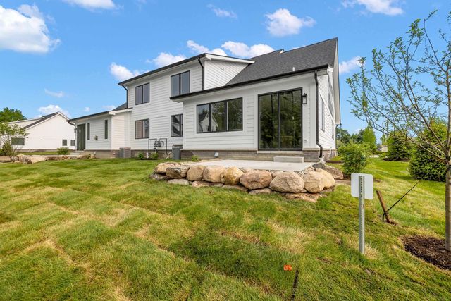 5874 Heights Drive, Sterling Heights, MI 48314