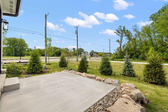 5874 Heights Drive, Sterling Heights, MI 48314