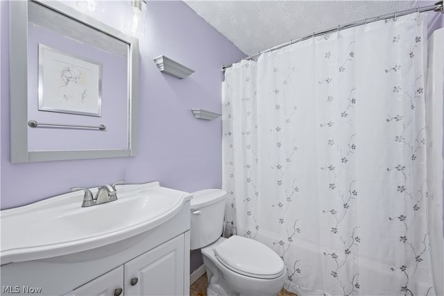 2219 Woodland Trace Street, Austintown, OH 44515