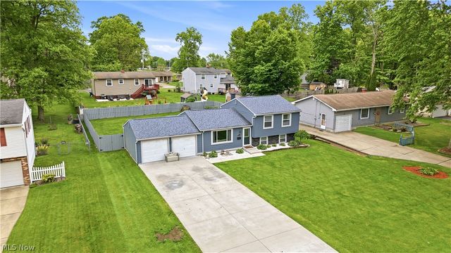 2219 Woodland Trace Street, Austintown, OH 44515