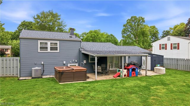 2219 Woodland Trace Street, Austintown, OH 44515
