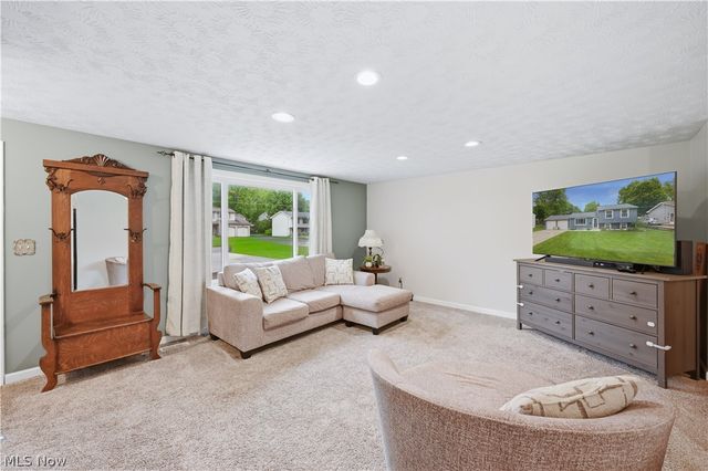 2219 Woodland Trace Street, Austintown, OH 44515