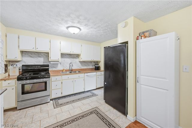 2219 Woodland Trace Street, Austintown, OH 44515