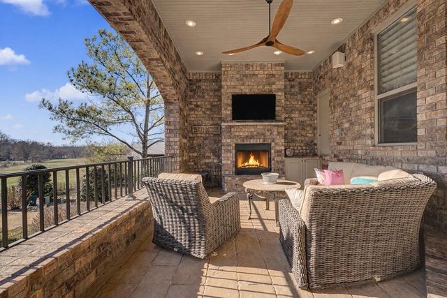 1270 Edinburgh Loop, Springdale, AR 72762