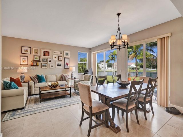 700 NW 158th Ln, Pembroke Pines, FL 33028