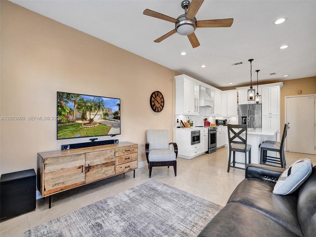 700 NW 158th Ln, Pembroke Pines, FL 33028