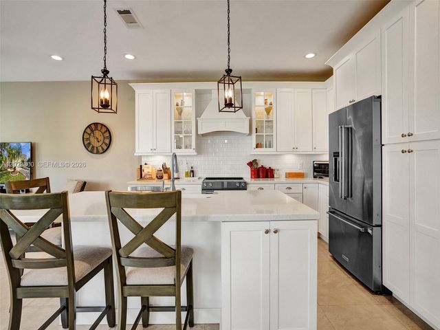 700 NW 158th Ln, Pembroke Pines, FL 33028
