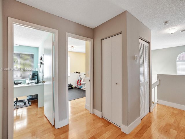 700 NW 158th Ln, Pembroke Pines, FL 33028