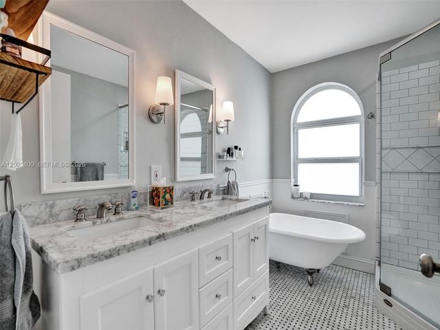 700 NW 158th Ln, Pembroke Pines, FL 33028