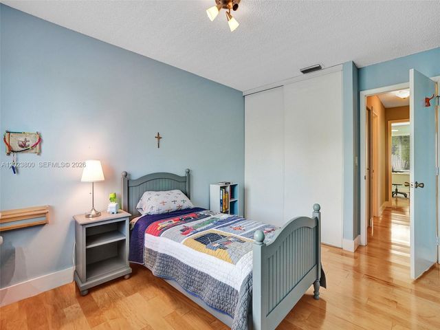 700 NW 158th Ln, Pembroke Pines, FL 33028