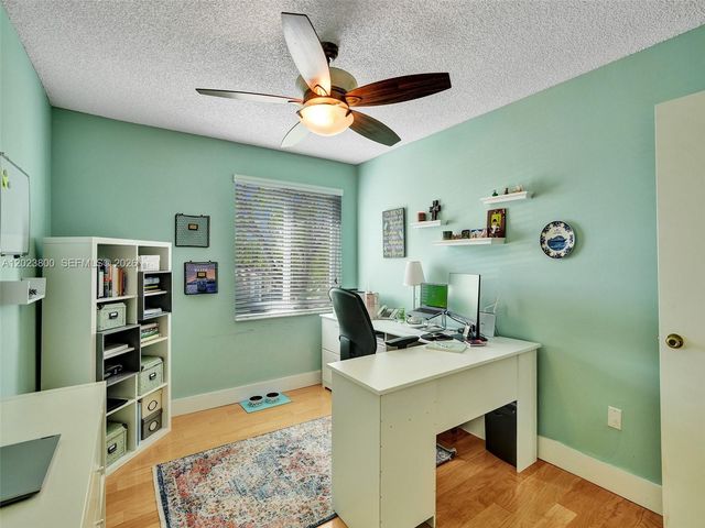 700 NW 158th Ln, Pembroke Pines, FL 33028