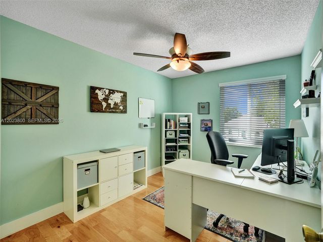 700 NW 158th Ln, Pembroke Pines, FL 33028