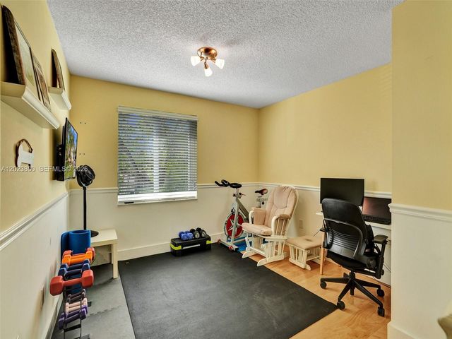 700 NW 158th Ln, Pembroke Pines, FL 33028