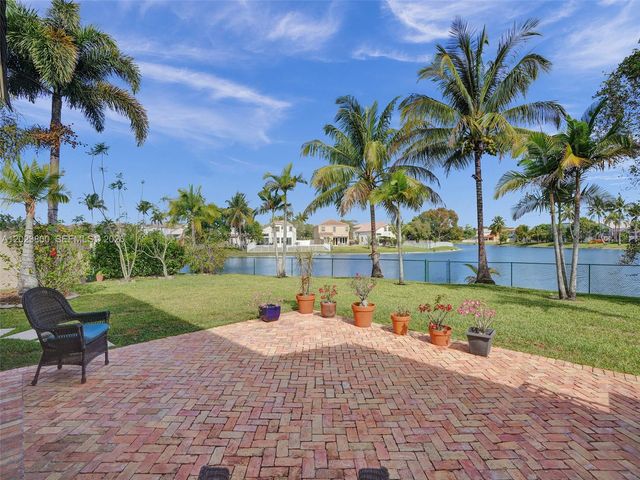 700 NW 158th Ln, Pembroke Pines, FL 33028
