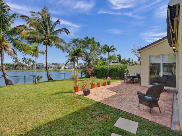 700 NW 158th Ln, Pembroke Pines, FL 33028