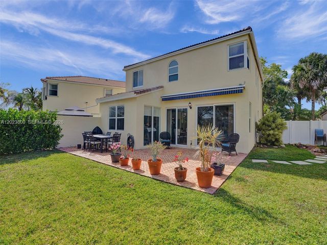 700 NW 158th Ln, Pembroke Pines, FL 33028