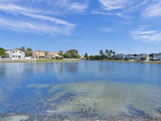 700 NW 158th Ln, Pembroke Pines, FL 33028